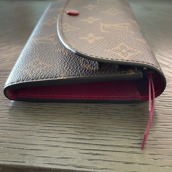 Louis Vuitton Emilie Wallet - Picture 13 of 16